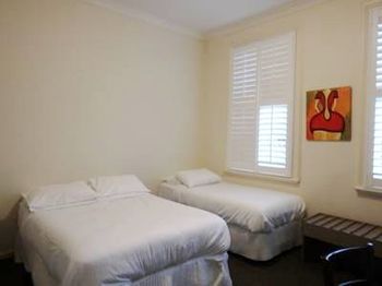 Naughtons Parkville Hotel - Tourism Canberra 24