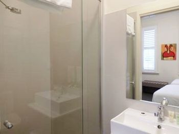 Naughtons Parkville Hotel - Tourism Canberra 27