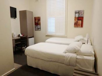 Naughtons Parkville Hotel - Tourism Canberra 29