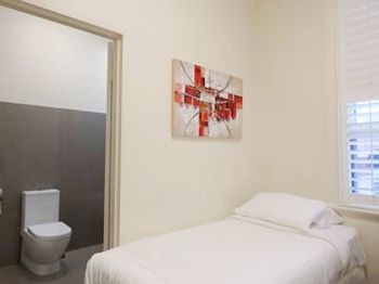 Naughtons Parkville Hotel - Tourism Canberra 36