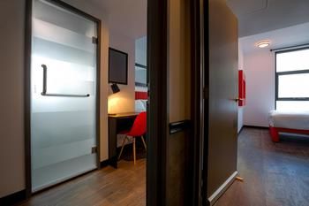 Ibis Melbourne Swanston Street - Tourism Canberra 18