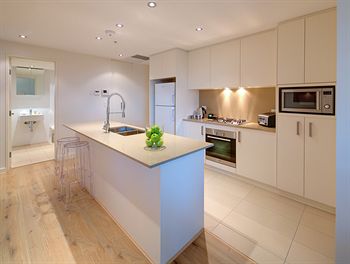 Zara Tower - Luxury Suites And Apartments - Tourism Canberra 5