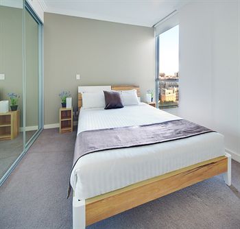 Zara Tower - Luxury Suites And Apartments - Tourism Canberra 6