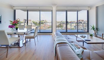 Zara Tower - Luxury Suites And Apartments - Tourism Canberra 9