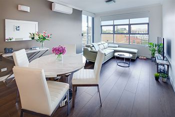 Zara Tower - Luxury Suites And Apartments - Tourism Canberra 16