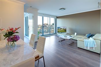 Zara Tower - Luxury Suites And Apartments - Tourism Canberra 20
