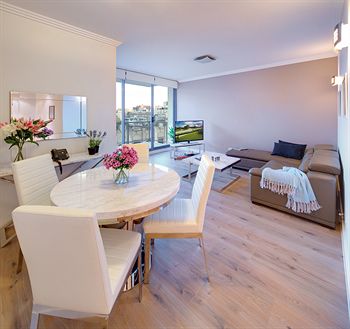 Zara Tower - Luxury Suites And Apartments - Tourism Canberra 21