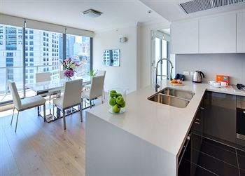 Zara Tower - Luxury Suites And Apartments - Tourism Canberra 22