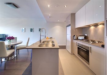 Zara Tower - Luxury Suites And Apartments - Tourism Canberra 25
