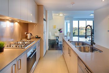 Zara Tower - Luxury Suites And Apartments - Tourism Canberra 28
