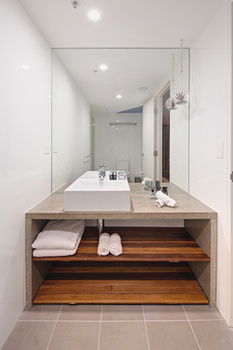 Zara Tower - Luxury Suites And Apartments - Tourism Canberra 37