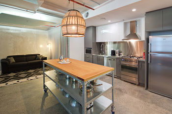 Zara Tower - Luxury Suites And Apartments - Tourism Canberra 53