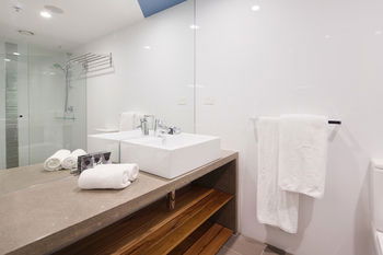Zara Tower - Luxury Suites And Apartments - Tourism Canberra 61