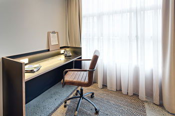 Zara Tower - Luxury Suites And Apartments - Tourism Canberra 65