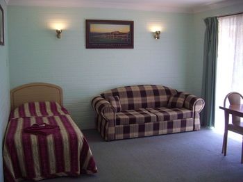 Homestead Motel - Tourism Canberra 3