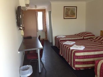 Homestead Motel - Tourism Canberra 8