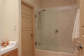 H Boutique Hotel - Tourism Canberra 4