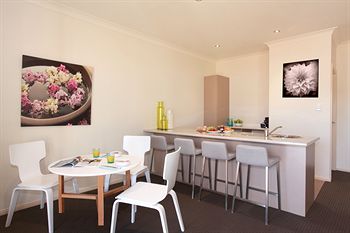 H Boutique Hotel - Tourism Canberra 8
