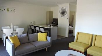 H Boutique Hotel - Tourism Canberra 24