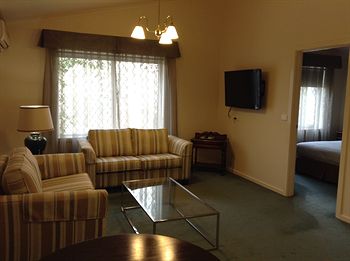 Elizabethan Lodge - Tourism Canberra 8