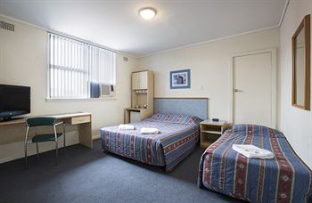 Brown Jug Inn Hotel - Tourism Canberra 4