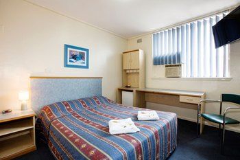 Brown Jug Inn Hotel - Tourism Canberra 14