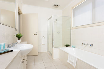 Apartments @ Kew Walpole Gardens - Kew Serviced Townhouses - Tourism Canberra 1