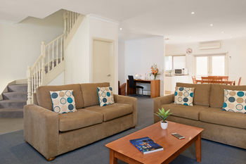 Apartments @ Kew Walpole Gardens - Kew Serviced Townhouses - Tourism Canberra 4
