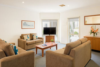 Apartments @ Kew Walpole Gardens - Kew Serviced Townhouses - Tourism Canberra 6