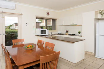 Apartments @ Kew Walpole Gardens - Kew Serviced Townhouses - Tourism Canberra 9