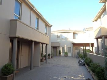 Apartments @ Kew Walpole Gardens - Kew Serviced Townhouses - Tourism Canberra 12