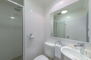 Quality Hotel CKS Sydney Airport - Tourism Canberra 0