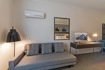 Quality Hotel CKS Sydney Airport - Tourism Canberra 29