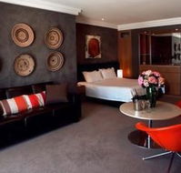 Hotel Ravesis - Tourism Canberra