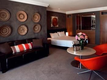 Hotel Ravesis - Tourism Canberra 0