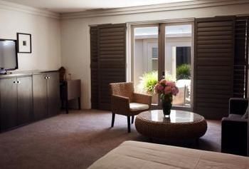 Hotel Ravesis - Tourism Canberra 3