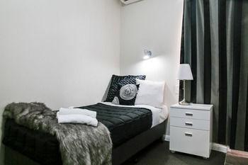 Airport Hotel Sydney - Tourism Canberra 3