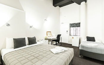 Airport Hotel Sydney - Tourism Canberra 9