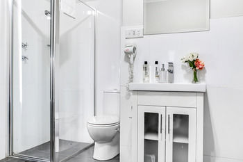 Airport Hotel Sydney - Tourism Canberra 12