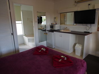 Windmill Motel - Tourism Canberra 12