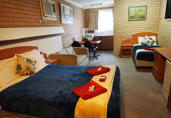 Windmill Motel - Tourism Canberra 30