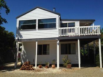 Yarraglen BnB - Tourism Canberra 24