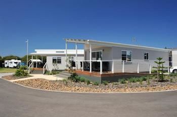 Stockton Beach Holiday Park - Tourism Canberra 0