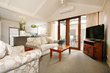Wattle Holiday Rental - Tourism Canberra 6