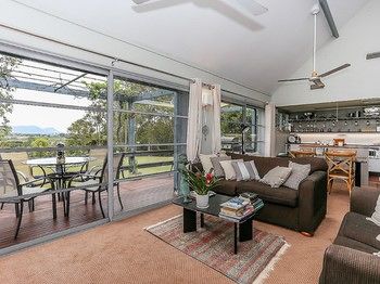Vineyard Hill - Tourism Canberra 7
