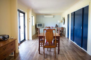 The Wattle Lodge - Tourism Canberra 14