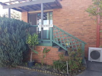 Bentley Waterfront Motel & Cottages - Tourism Canberra 2