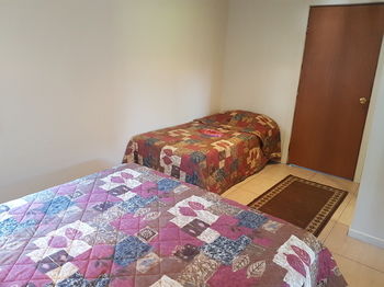 Bentley Waterfront Motel & Cottages - Tourism Canberra 4