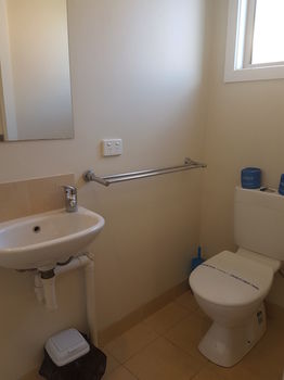 Bentley Waterfront Motel & Cottages - Tourism Canberra 7