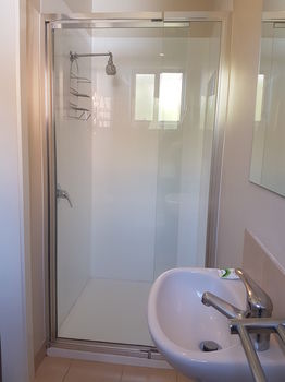 Bentley Waterfront Motel & Cottages - Tourism Canberra 9
